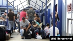 Cubanos varados en Costa Rica esperan una solución a la crisis migratoria. 