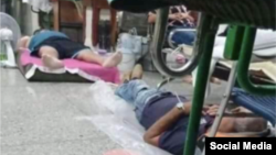 Las redes sociales divulgan imágenes de pacientes en el piso en un hospital de Matanzas.