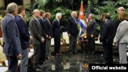 Raúl Castro recibe en La Habana a una delegación de congresistas estadounidenses.