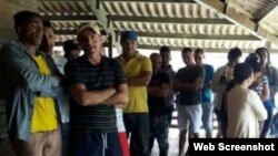 Migrantes cubanos en el albergue de Chiriquí, en Panamá. (José Vásquez/Cubanet)