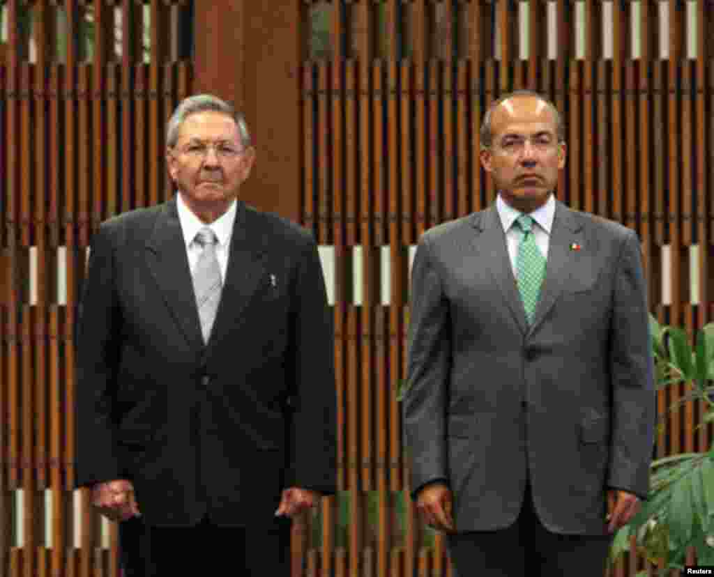 El presidente Mexicano junto a Raúl Castro 