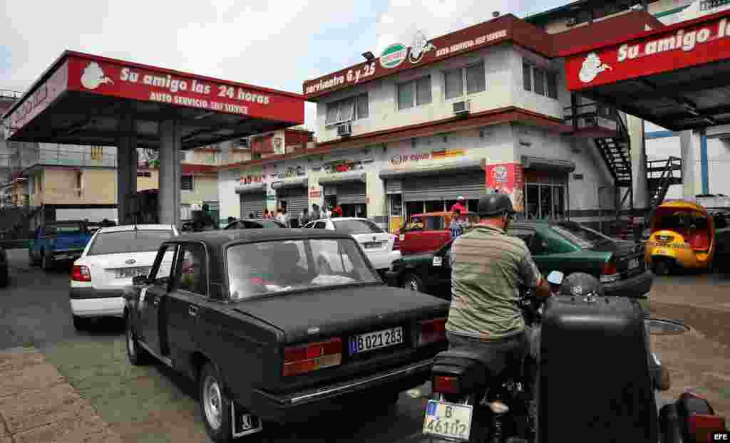 &nbsp;Las restricciones en la venta de gasolina especial se producen cuando el país busca un suministro alterno de combustible ante la reducción del crudo subsidiado que recibe desde 2003 de Venezuela,