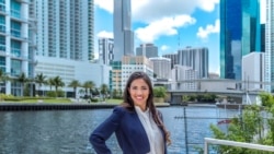 Regresa a 1800 Online Claudia Cañizares, abogada de inmigración licenciada en la Florida