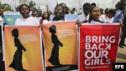 Manifestación en contra de la incapacidad del gobierno de Nigeria de rescatar a las más de 200 niñas secuestradas
