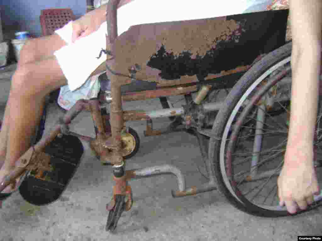 Condiciones de la silla de ruedas de Yeison Olivera Pérez. Fotos: Pastor Alejandro Hernández.