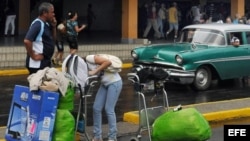 Cuba anuncia pasos para normalizar las visitas de sus emigrados 'ilegales'