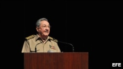 ARCHIVO. Raúl Castro pronuncia un discurso en un acto contra el terrorismo de estado.