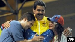 Nicolás Maduro con su hijo Nicolasito y su esposa Cilia