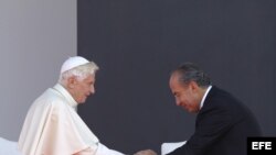 Benedicto XVI junto al presidente Felipe Calderon 