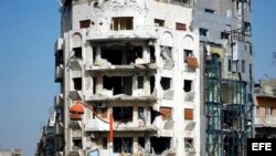 Imágen de un edificio en la ciudad de Homs, dañado supuestamente por el gobierno sirio, el 10 de abril de 2012. 
