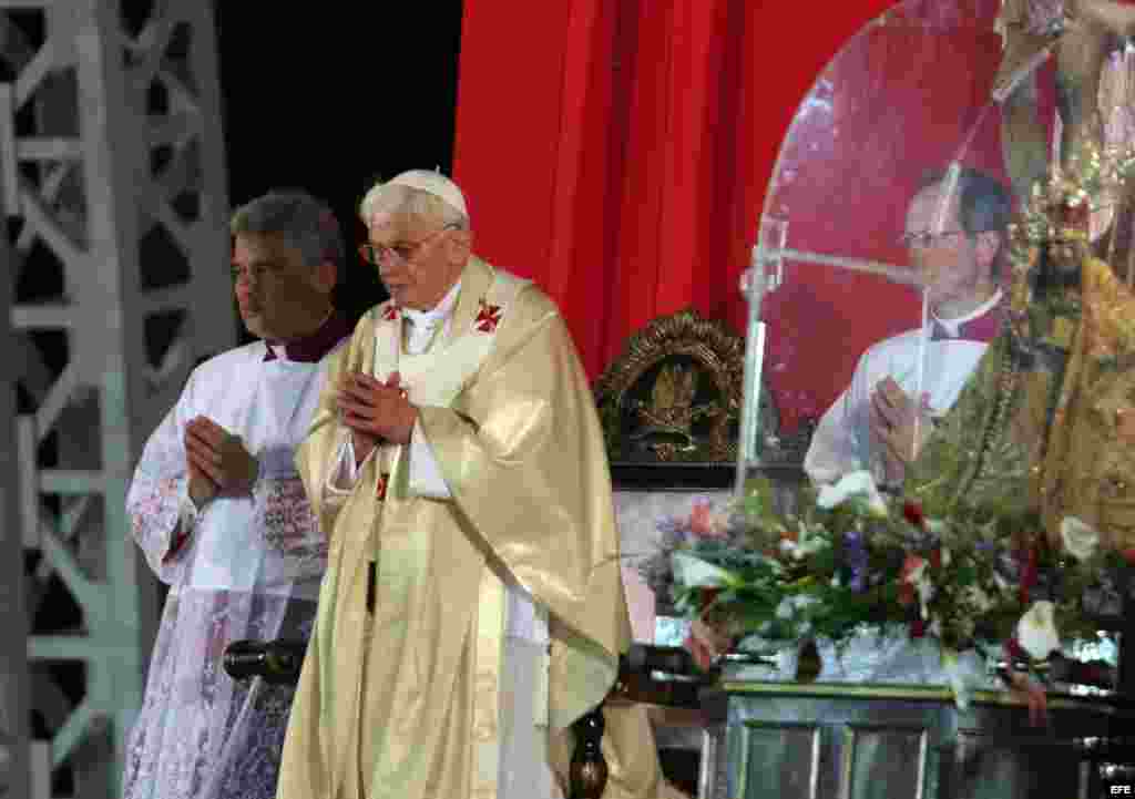 Benedicto XVI durante la misa en Santiago de Cuba.