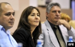 Mariela Castro junto a Miguel Díaz-Canel durante un congreso de Educación, Orientación y Terapia Sexual en La Habana, en enero de 2012.