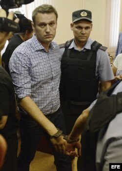 El dirigente opositor ruso Alexei Navalny es declarado culpable de robo y fraude por el tribunal de Kirov (Rusia).