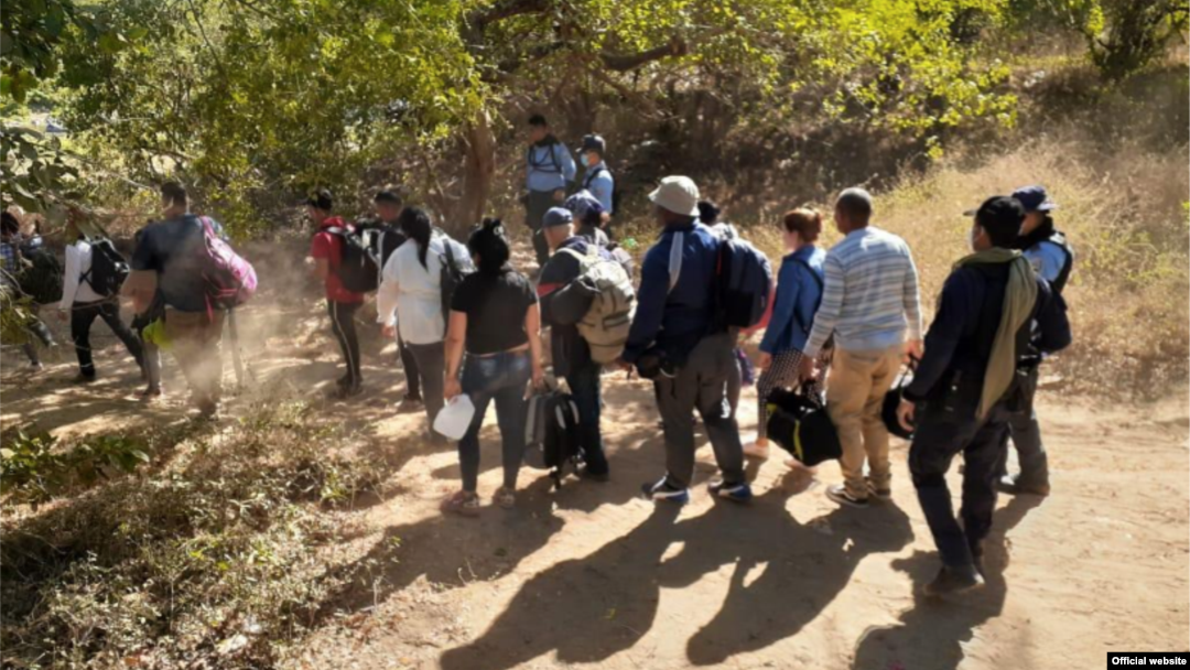 Un grupo de migrantes cubanos detenidos por la Policía de Honduras en 2021. (INM/Archivo)