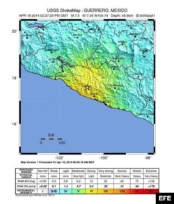 Fotografía facilitada por el Servicio Geológico de Estados Unidos (USGS) que muestra un mapa con el epicentro, en amarillo, del terremoto. El epicentro se situó a 41 kilómetros al sur de Petatlán, muy cerca de la costa del estado sureño de Guerrero, a una profundidad de 10 kilómetros.