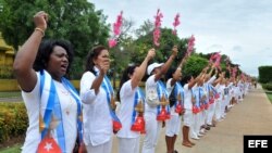 Noventa Damas de Blanco asisten a Santa Rita 