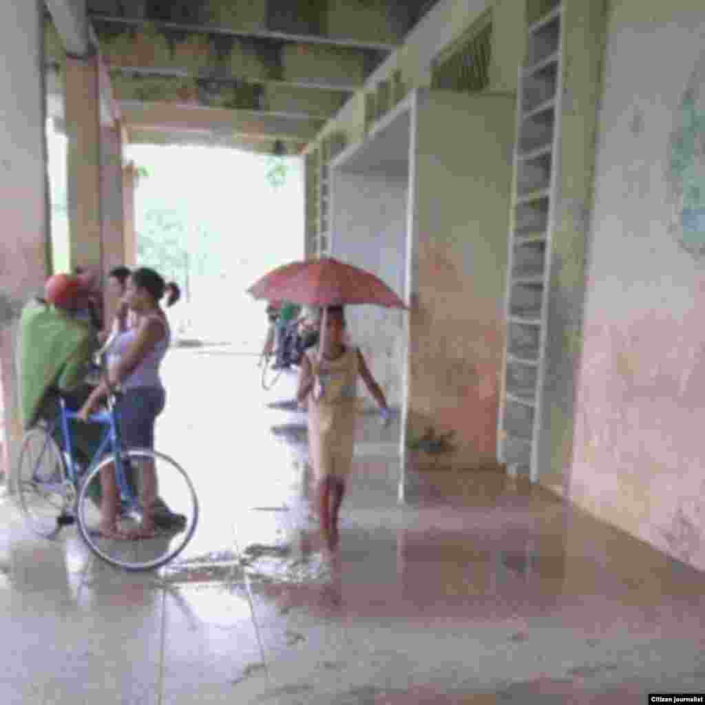 Reporta Cuba Bodegas en Manzanillo