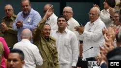 El líder del gobernante Partido Comunista de Cuba Raúl Castro participa en una sesión de la Asamblea Nacional de Cuba. 