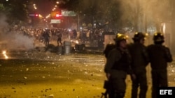 Guardia Nacional Bolivariana utiliza gases contra manifestantes