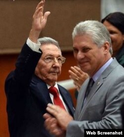Raúl Castro traspasa la presidencia de Cuba a Miguel Díaz-Canel Bermúdez.
