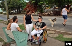 Vidas en pausa: los cubanos que esperan poder reunirse con su familia en EEUU