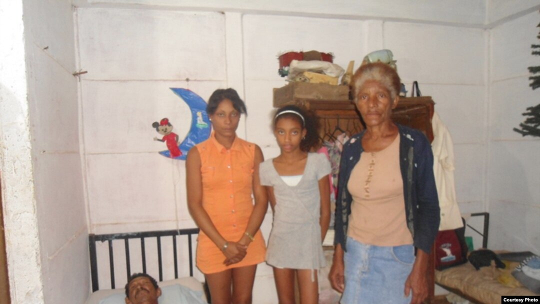 José Antonio González Borrego y su familia.