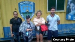 El grupo de cubanos detenido en Honduras (Cortesía La Prensa)