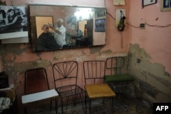 Una barbería en La Habana.