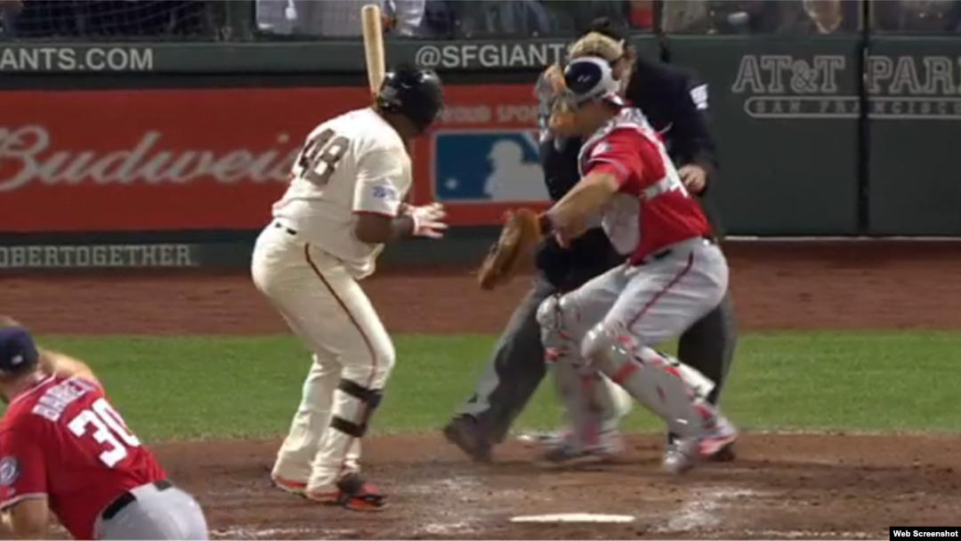 Un lanzamiento descontrolado de Aaron Barrett con las bases llenas permitió a Joe Panik anotar y dio a los Gigantes una ventaja de 3x2 sobre los Nacionales.