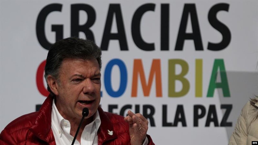 El presidente de Colombia y candidato a la reelección Juan Manuel Santos pronunció un discurso el domingo 25 de mayo de 2014, en la sede de su campaña en Bogotá.