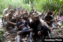 Cubanos varados en la selva hondureña no pierden la esperanza de llegar a EEUU.