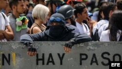 Manifestantes exigen liberación de estudiantes detenidos en las protestas contra Nicolás Maduro.