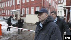 El médico Dimitri Krátov, acusado de la muerte en prisión preventiva del abogado ruso Serguéi Magnitski