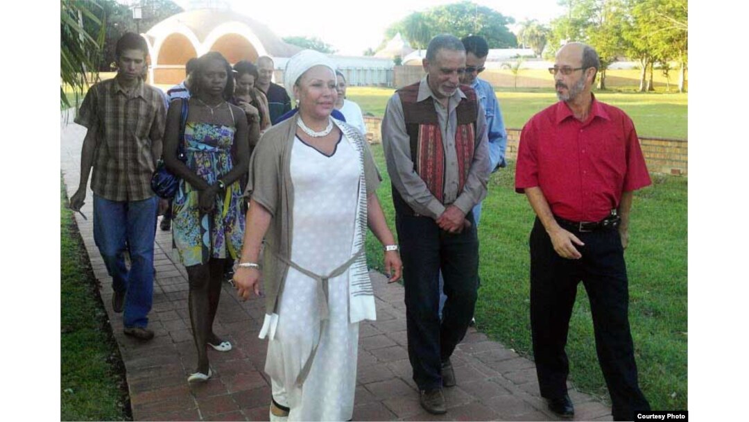 La senadora colombiana Piedad Córdoba visita el Instituto Superior y la Escuela Nacional de Arte de Cuba en 2012.