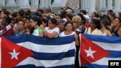  Afiliadas a la oficial Federación de Mujeres Cubanas (FMC) en un acto en el 2007.