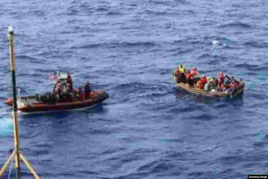 La Guardia Costera repatrió a 45 balseros cubanos. 