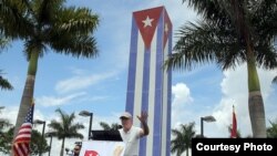 Exiliados cubanos en Miami protestan por política de Obama hacia Cuba