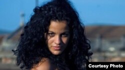 Campaña busca ayuda para joven actriz cubana.