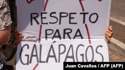 Habitantes de Galápagos protestan contra China en agosto del 2017 (Juan Cevallos / AFP).