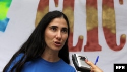 La revista subraya que Yoani Sánchez se ha convertido en una de las voces disidentes más escuchadas dentro y fuera de Cuba.