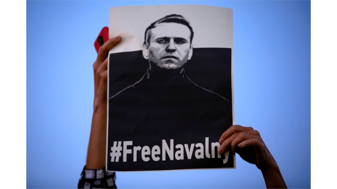 En Israel manifestantes se pronunciaron por la libertad del opositor ruso Alexei Navalny. Foto: AP/Oded Balilty.