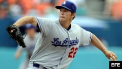 Clayton Kershaw de los LA Dodgers en plena acción