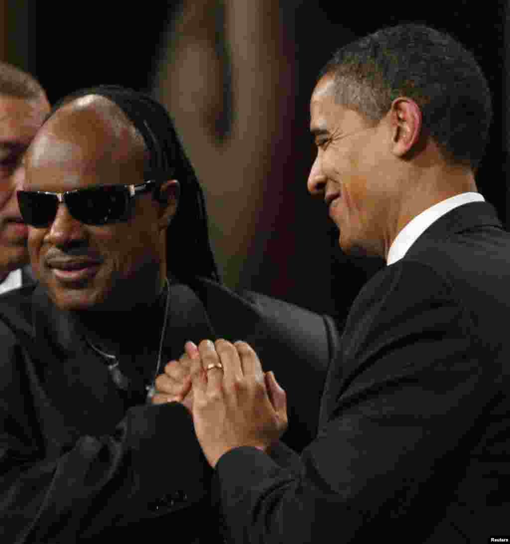 Stevie Wonder se presentar&aacute; en una de las tres fiestas oficiales planificadas para el inicio del segundo mandato de Obama en la presidencia.