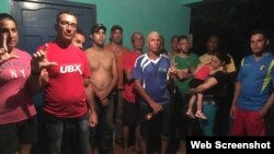  Los cubanos varados en Sapzurro, Colombia, esperan poder reiniciar su travesía rumbo a EEUU. (Foto: Caracol Radio)