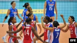 Equipo de voleibol femenino cubano en el Mundial del 2010. 