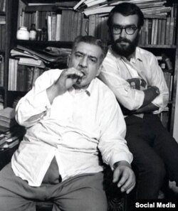 El escritor José Lezama Lima (primer plano) y el fotógrafo Iván Cañas, en una imagen de 1969.