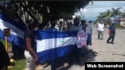 Nicaragüenses realizan vigilia ante la sede de la OEA en Costa Rica. (Captura de imagen/Radio Corporación).