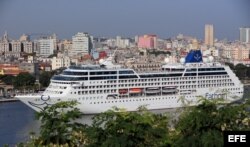 El buque "Adonia", de la compañía Fathom, filial de la empresa Carnival, llegó el 2 de mayo de 2016, a La Habana (Cuba), abriendo la primera línea de viajes de cruceros entre Estados Unidos y Cuba en más de medio siglo.