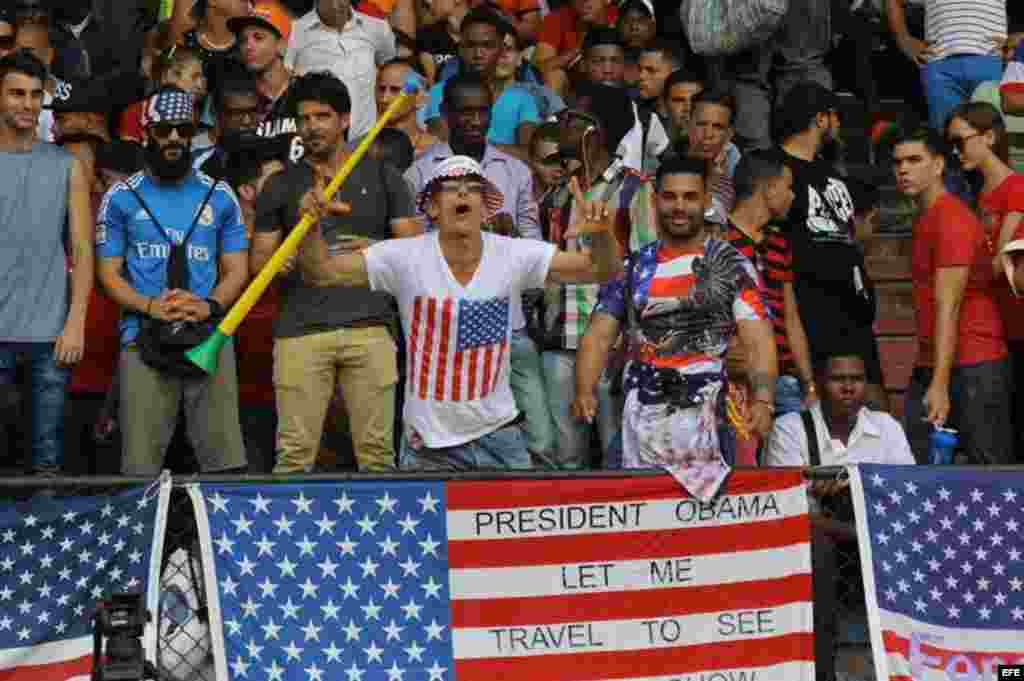 Aficionados al fútbol cubanos y estadounidenses asistieron el 7 de octubre de 2016, al partido amistoso de fútbol entre Cuba y Estados Unidos, en el estadio Pedro Marrero, en La Habana, donde los visitantes ganaron dos goles a cero. &nbsp;