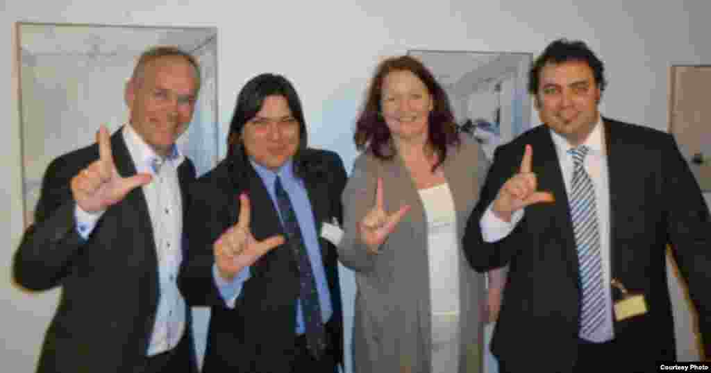 Miembros del Grupo Parlamentario Noruego de apoyo a la democracia en Cuba, reunidos con integrantes del Movimiento Cristiano Liberación, en mayo de 2012, en las oficinas del Parlamento, en Oslo, Noruega. &nbsp;